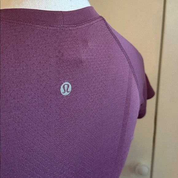 lululemon Swiftly Tech Short-Sleeve Shirt 2.0 Hip Length - Picture 8 of 11